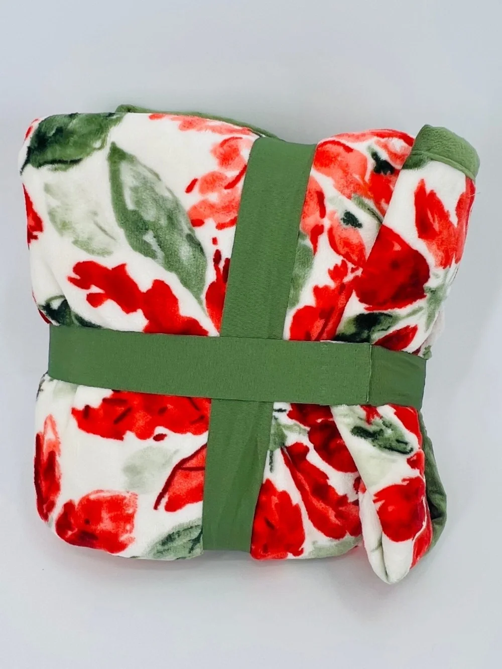 BH&G Watercolor Poinsetta Velvet Fleece Throw Blanket NEW Cottage Homey Holiday
